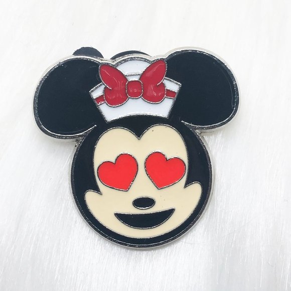 🔮 5/$25 Disney Cruise Line Minnie Heart Eyes Pin - Picture 1 of 3